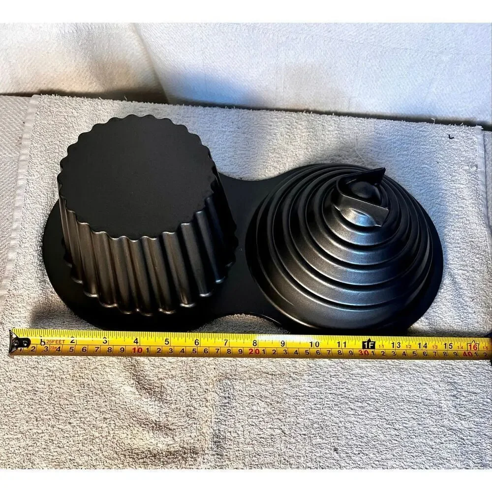 Wilton Giant Cupcake Pan NWOT